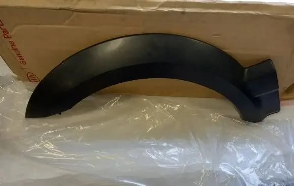KIA Sorento Front arch trim 877113E001