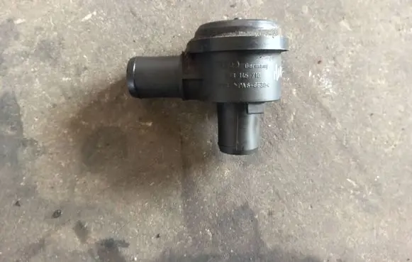 Audi A4 S4 B5 8D Valve vacuum 058145710