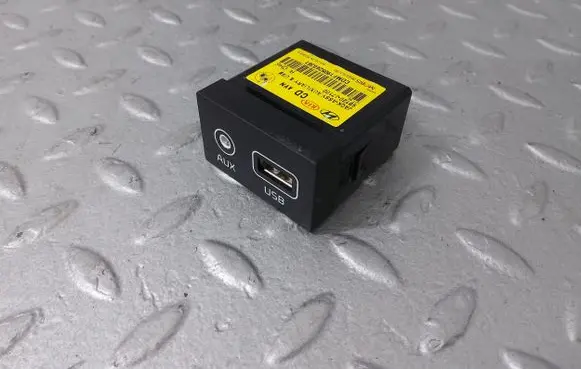 KIA Ceed USB socket connector 96120J7100