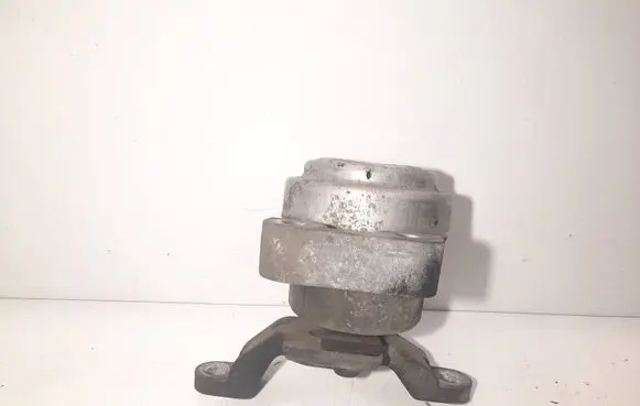 Ford Mondeo Mk III Engine mount bracket