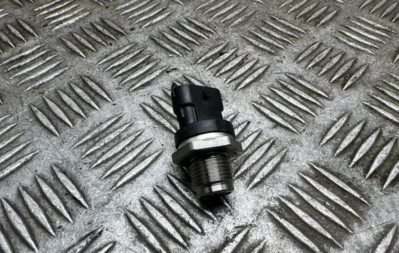 Volvo XC60 Fuel pressure sensor 0281002995