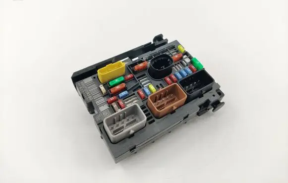 Peugeot 3008 I Fuse module 9807028580
