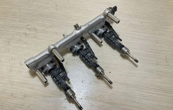 BMW 1 F40 Fuel injector 8656548 22221910