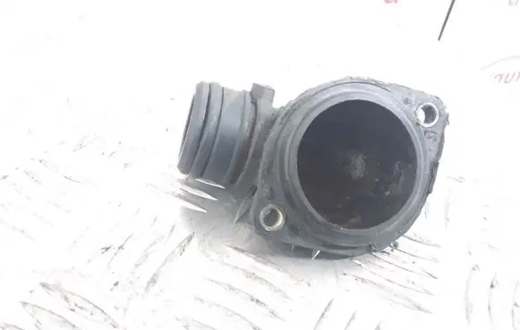 Volkswagen PASSAT B4 Thermostat/thermostat housing 037121121A