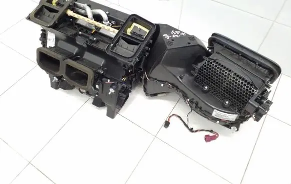 Mercedes-Benz C W204 Interior heater climate box assembly A2048302560