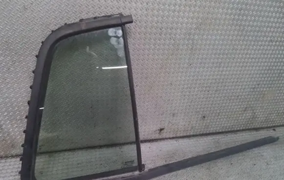 Renault Thalia II Rear vent window glass 