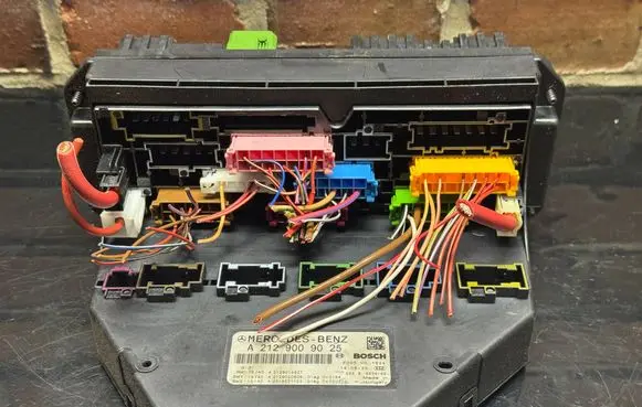 Mercedes-Benz E W212 Fuse module A2129009025 A2129020609