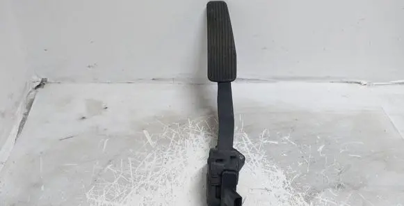 Chrysler 300 - 300C Accelerator throttle pedal 93390317 04861715AA