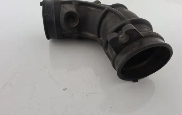 Opel Vectra B Air intake hose/pipe 90572051