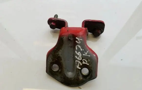 Hyundai Lantra I Front door upper hinge