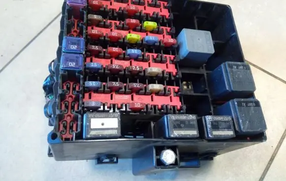 Ford Transit Courier Fuse box set 8V5114A073AA NE70290