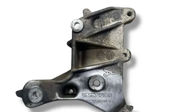 Engine mounting bracket