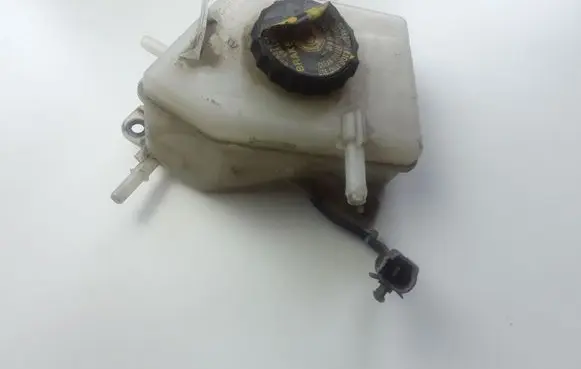 Brake fluid reservoir