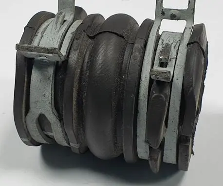 Engine coolant pipe/hose