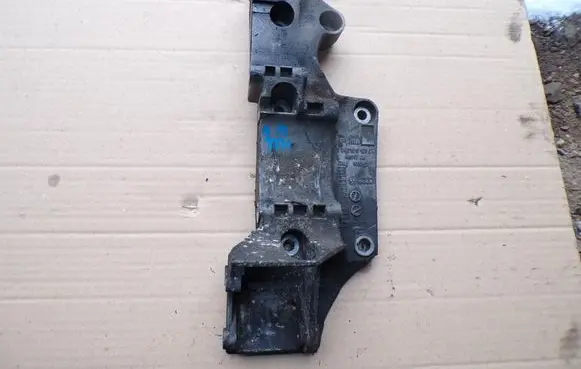 Audi A4 S4 B5 8D Generator/alternator bracket 045903143C