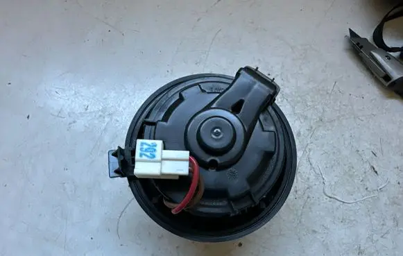 Nissan Juke II F16 Heater fan/blower 00126993