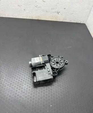 Volkswagen PASSAT B7 Front door window regulator motor 3C0959792C 3AA959702A 3AA837462