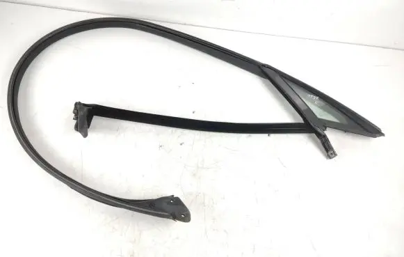Mercedes-Benz E C207 W207 Rear side window