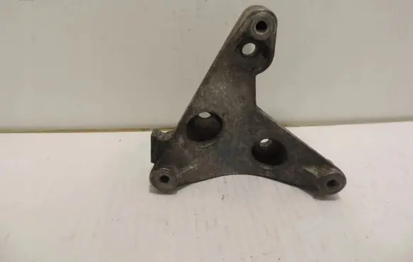 Honda Civic A/C compressor mount bracket 8972624630