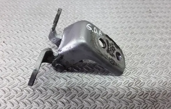 Honda CR-V Rear door lower hinge