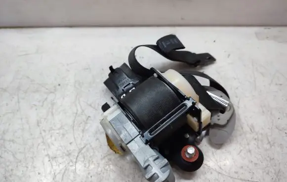 KIA Sportage Front seatbelt 888203U200