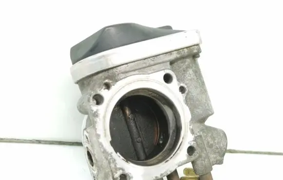 Volkswagen Golf V Throttle valve A2C53042125 06A133062AB