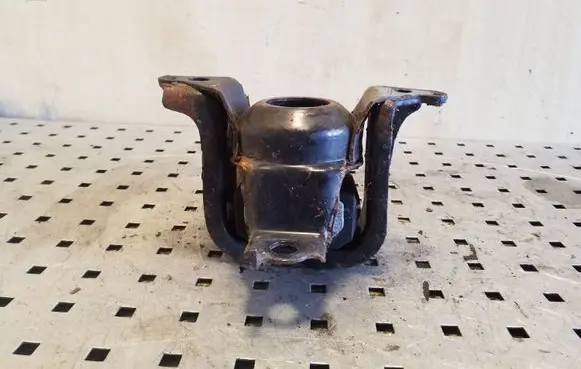 Toyota Yaris Engine mount bracket