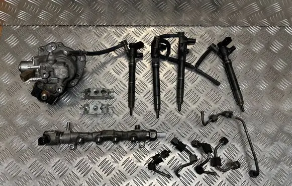 Volkswagen Golf VII Fuel injection system set 04L130089F