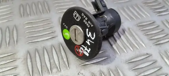 Passenger airbag on/off switch