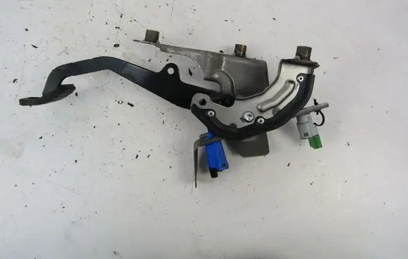 Renault Clio I Clutch pedal 