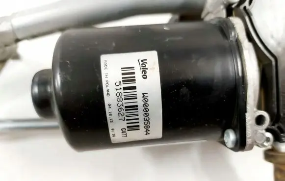 Fiat 500L Front wiper linkage and motor