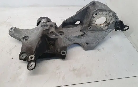 Volkswagen PASSAT B6 Generator/alternator bracket 03L903139D