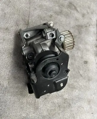 Renault Captur Fuel injection high pressure pump 0445010704