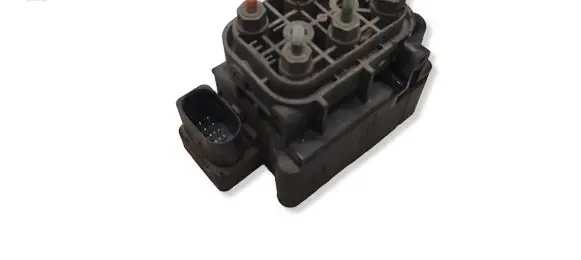 Mercedes-Benz GL X164 Air suspension valve block A2513200058