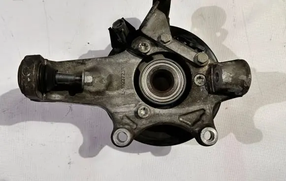 Chevrolet Corvette C5 Front wheel hub spindle knuckle 10237239