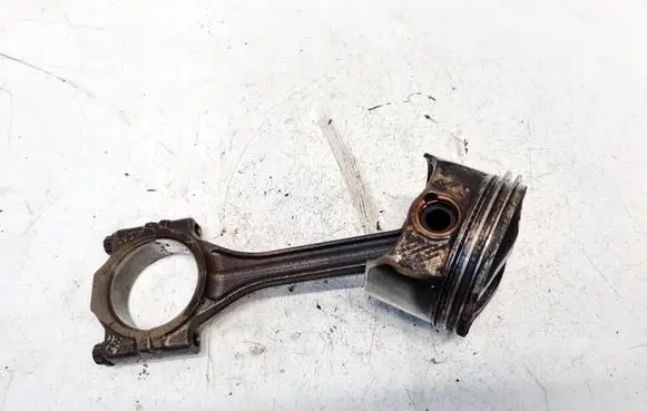 Volkswagen Golf V Piston with connecting rod 