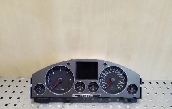 Volkswagen Phaeton Speedometer (instrument cluster) 3D0920982H