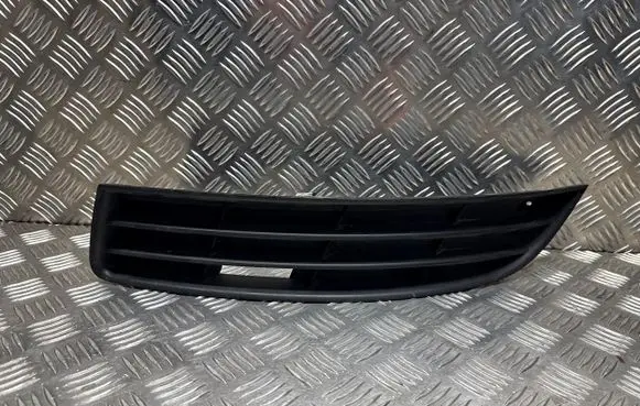 Volkswagen PASSAT B6 Front bumper lower grill 3c0853665