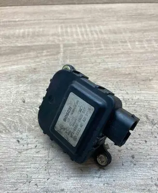 Audi A6 S6 C5 4B Air flap motor/actuator 4B1820511B 0132801135