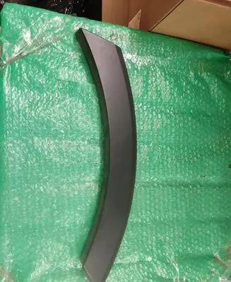 Rear fender molding trim