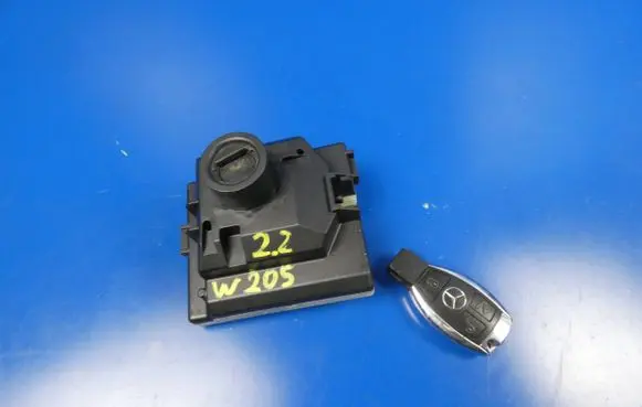 Mercedes-Benz C W205 Ignition lock A2059006713 0000013102703