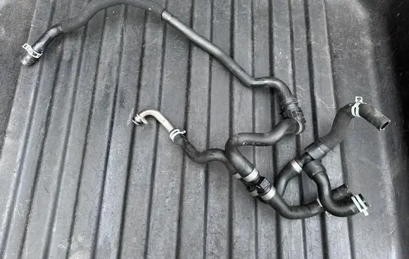 Volvo V60 Engine coolant pipe/hose 32249391