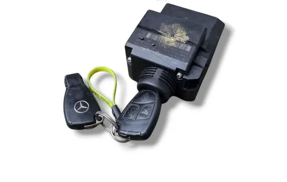 Mercedes-Benz C W203 Ignition lock 2035450508