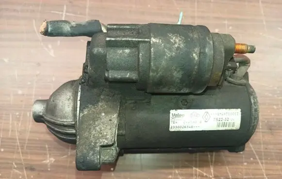 Renault Espace IV Starter motor 23002654r