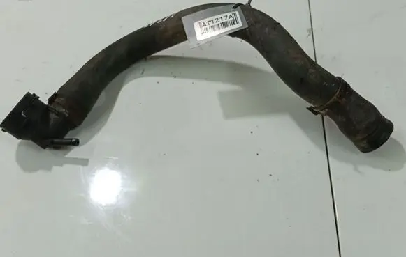Volkswagen PASSAT B6 Engine coolant pipe/hose 