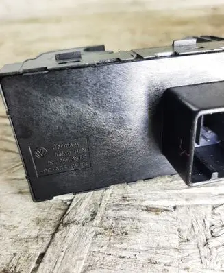 Volkswagen Golf V Electric window control switch 1K4959857B