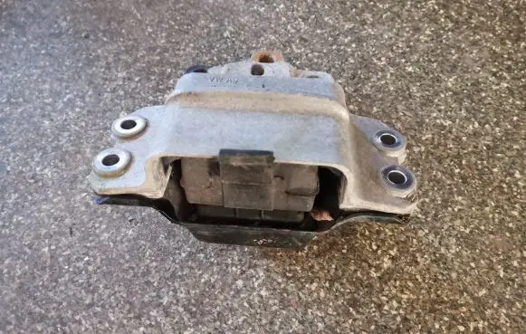 Audi A3 S3 8P Engine mount bracket