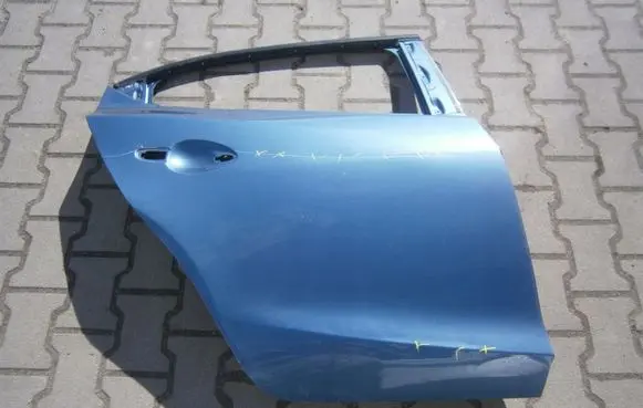 Mazda 3 III Rear door