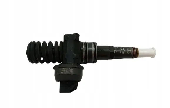 Volkswagen Touran I Fuel injector 038130073AG