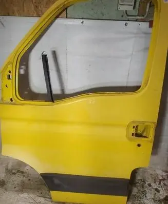 Iveco Daily 30.8 - 9 Front door geltonos